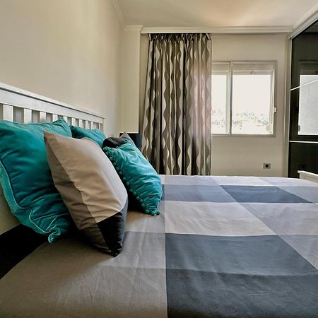 Hostiguest Coliving Leon Y Castillo لاس بالماس دي غران كاناريا المظهر الخارجي الصورة