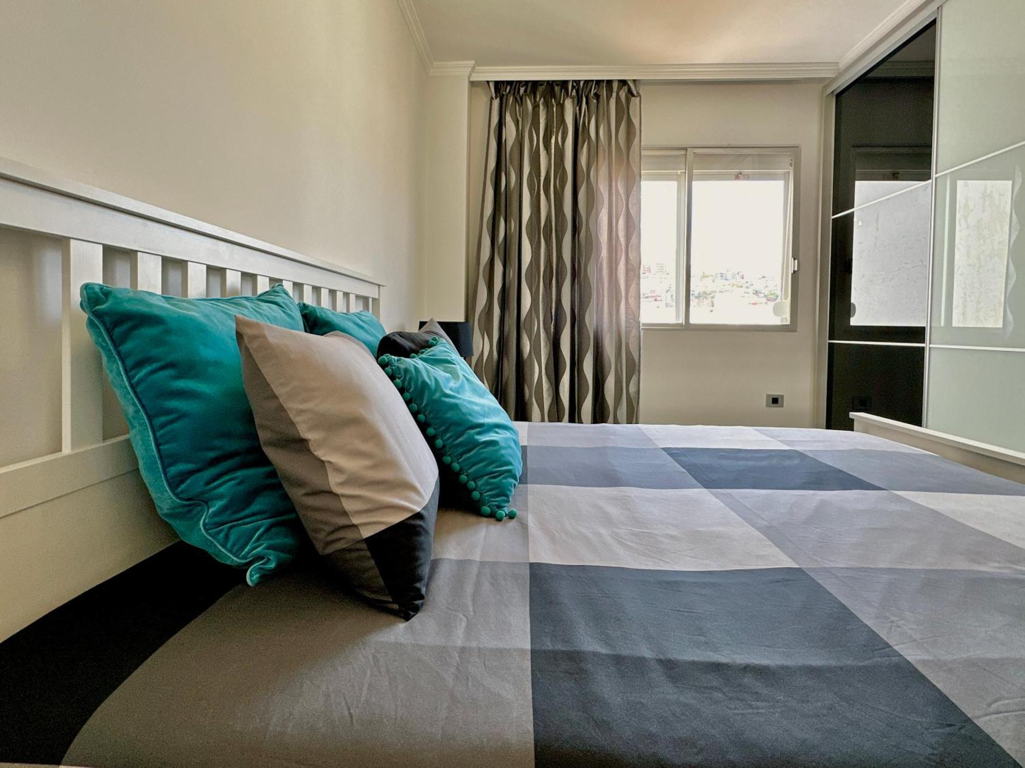 Hostiguest Coliving Leon Y Castillo لاس بالماس دي غران كاناريا المظهر الخارجي الصورة