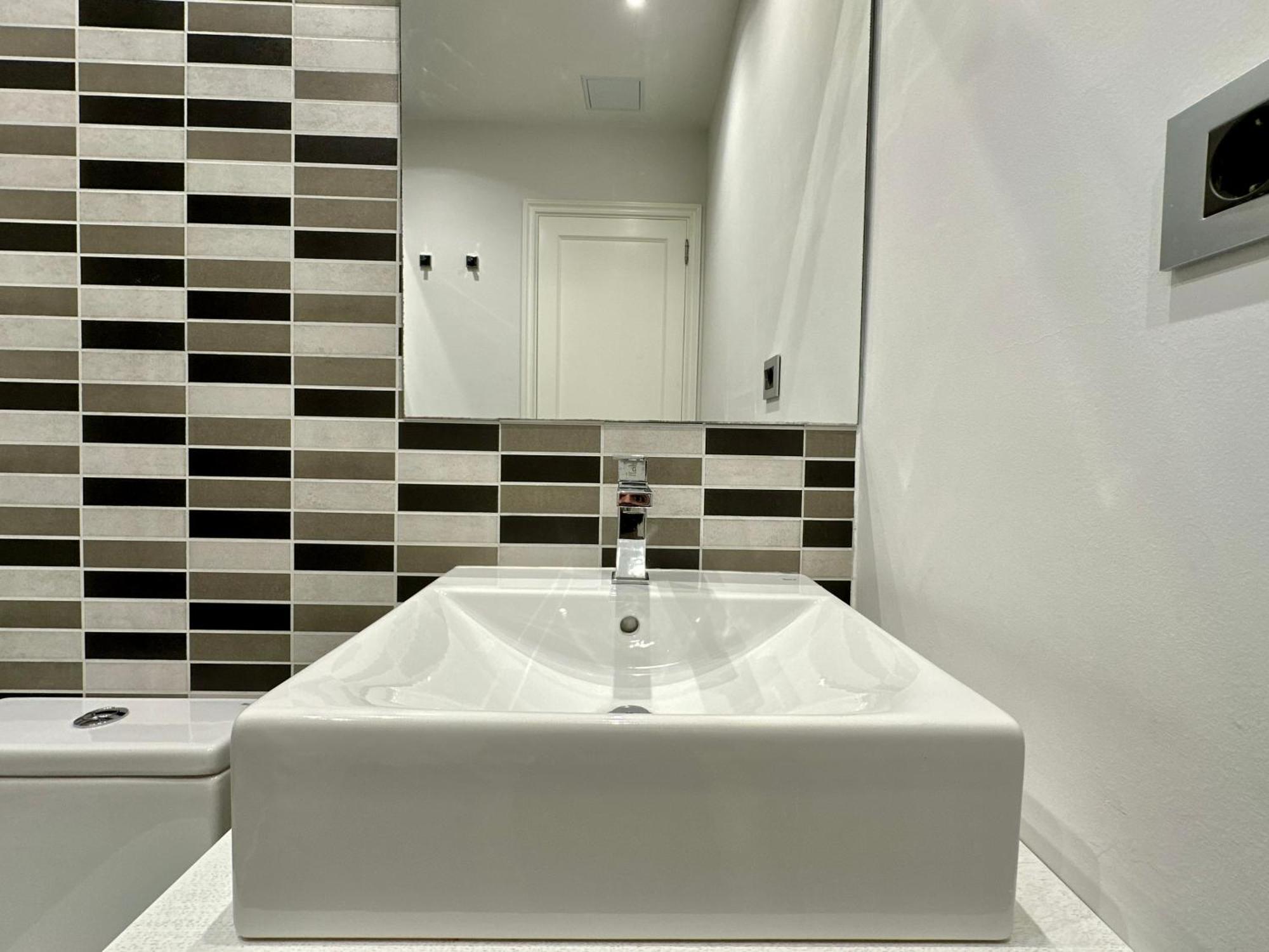 Hostiguest Coliving Leon Y Castillo لاس بالماس دي غران كاناريا المظهر الخارجي الصورة